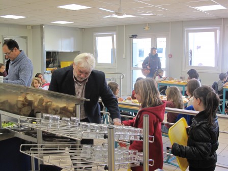 Dejeuner_avec_les_nouveaux_representants_de_parents_d_eleves.JPG, janv. 2015 Dejeuner_avec_les_nouveaux_representants_de_parents_d_eleves.JPG