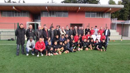 Samedi 24 novembre 2012, la nouvelle pelouse synthétique du Stade Saint Hilaire a attiré de nombreux techniciens du sport., nov. 2012 Samedi 24 novembre 2012, la nouvelle pelouse synthétique du Stade Saint Hilaire a attiré de nombreux techniciens du sport.
